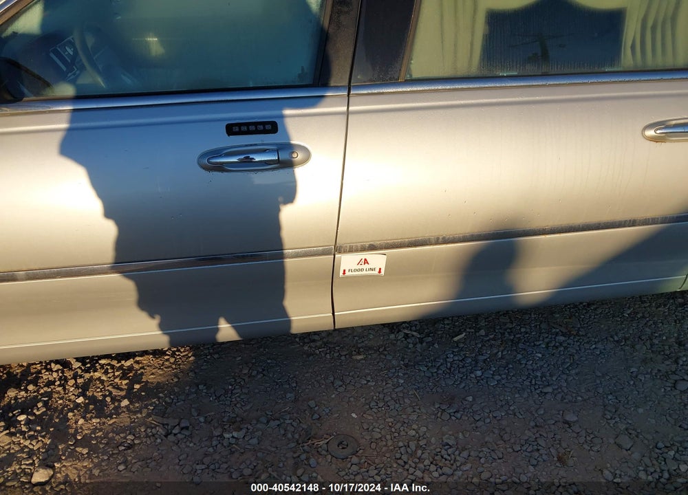 2004 LINCOLN TOWN CAR EXECUTIVE/SIGNATURE VIN: 1LJFM81W74Y632952