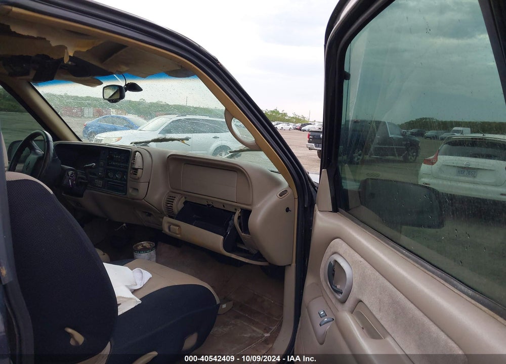 1998 CHEVROLET K1500 SPORTSIDE VIN: 2GCEK19R9W1249577