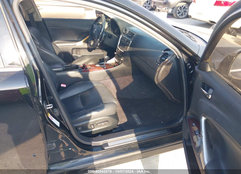2007 LEXUS IS 350 VIN: JTHBE262472011207