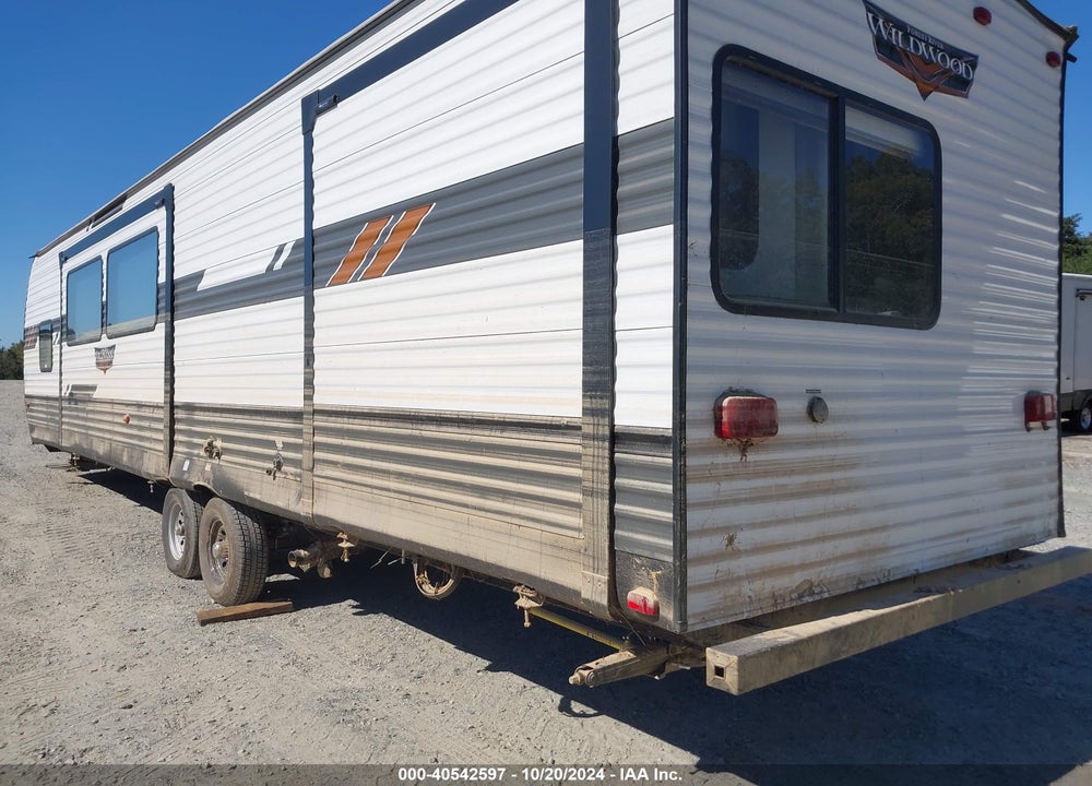 2021 FOREST RIVER WILDWOOD 36VBDS VIN: 4X4TWDM25M8808294
