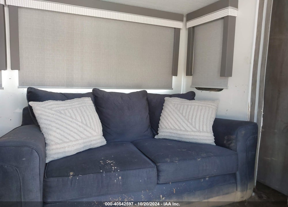 2021 FOREST RIVER WILDWOOD 36VBDS VIN: 4X4TWDM25M8808294