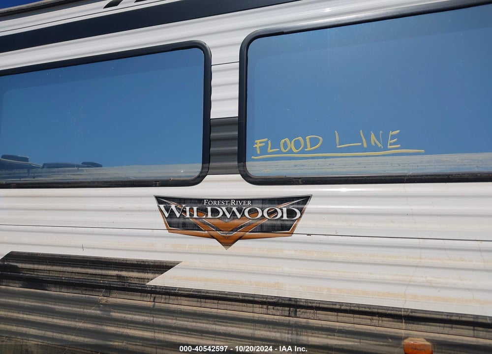 2021 FOREST RIVER WILDWOOD 36VBDS VIN: 4X4TWDM25M8808294
