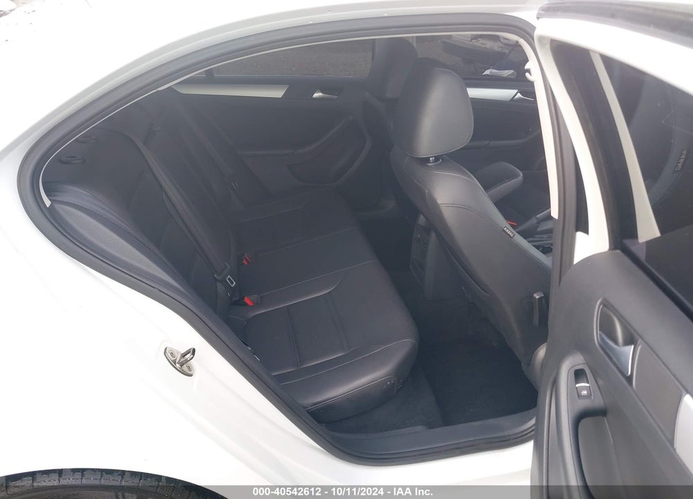 2014 VOLKSWAGEN JETTA 1.8T SE VIN: 3VWD17AJ1EM418549