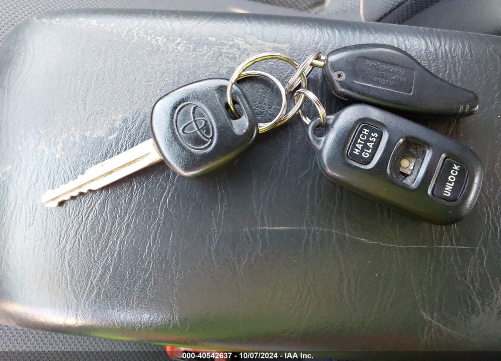 2008 TOYOTA MATRIX/XR VIN: 2T1KR32E38C714442
