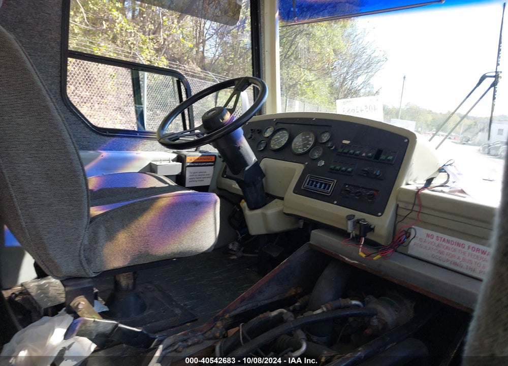1998 FREIGHTLINER MB M LINE SHUTTLE BUS VIN: 4UZABFAD6WC983708
