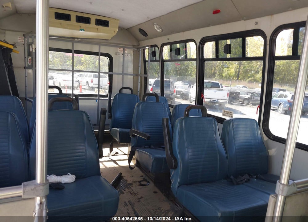 2000 FORD BUS E-350 CUTAWAY VIN: 1FDWE35L0YHC01356