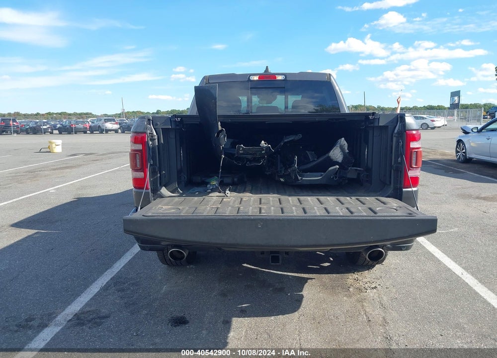 2019 RAM 1500 LIMITED 4X4 5'7 BOX VIN: 1C6SRFHT8KN633391