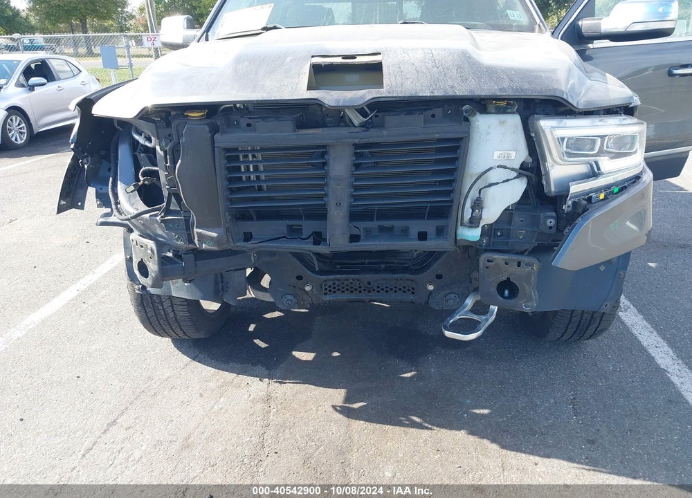 2019 RAM 1500 LIMITED 4X4 5'7 BOX VIN: 1C6SRFHT8KN633391