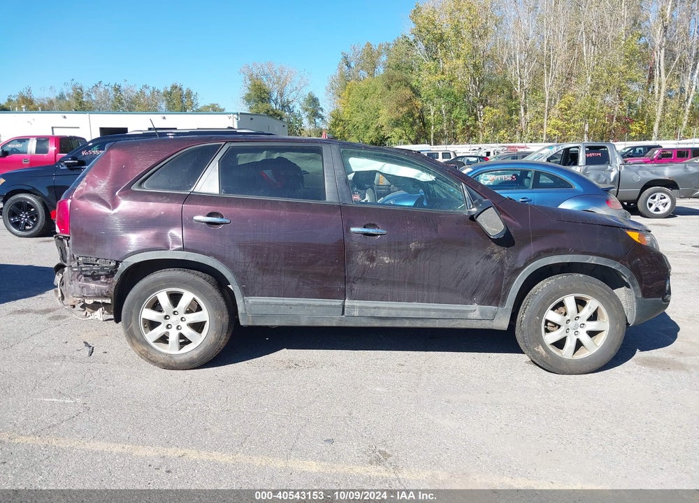 2013 KIA SORENTO LX VIN: 5XYKT3A10DG390462