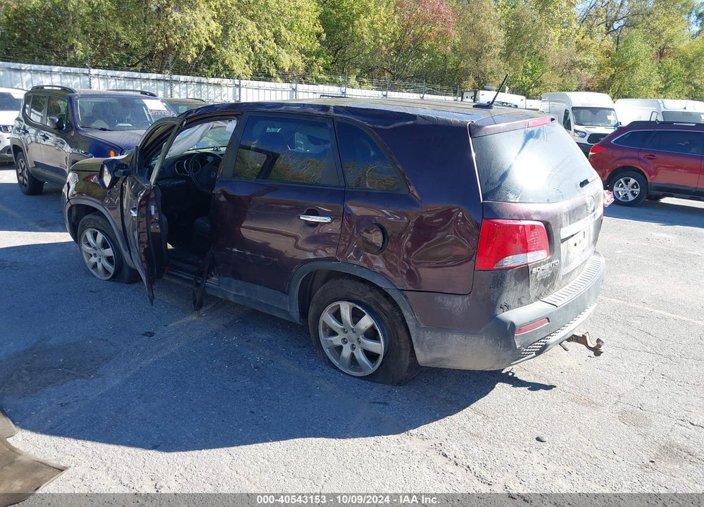 2013 KIA SORENTO LX VIN: 5XYKT3A10DG390462