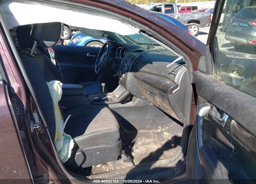 2013 KIA SORENTO LX VIN: 5XYKT3A10DG390462