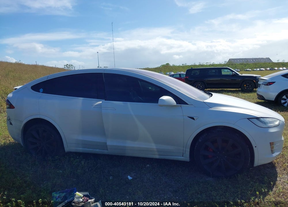 2018 TESLA MODEL X VIN: 5YJXCBE46JF103861