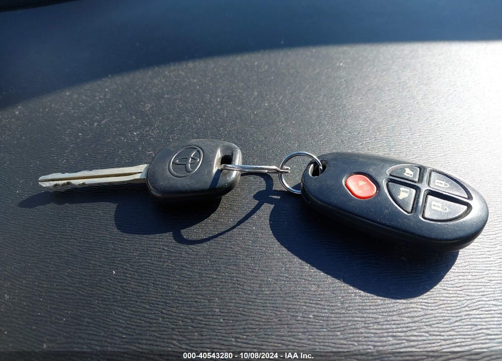 2011 TOYOTA SIENNA LE V6 VIN: 5TDKK3DC7BS015345