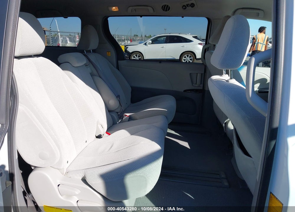 2011 TOYOTA SIENNA LE V6 VIN: 5TDKK3DC7BS015345