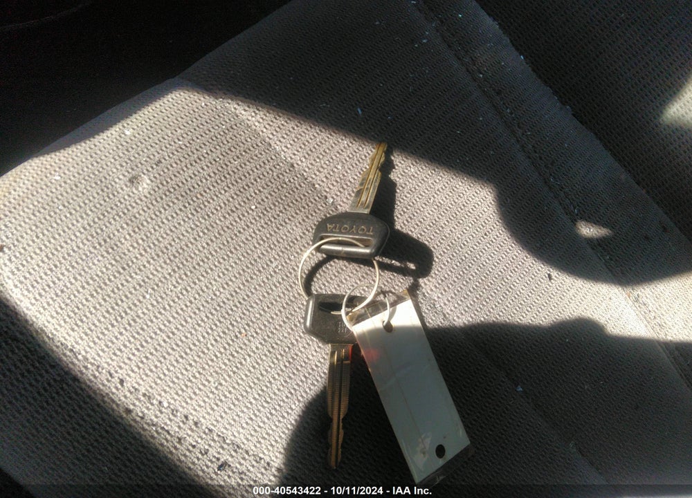 1990 TOYOTA CAMRY LE VIN: JT2VV22W4L0124497