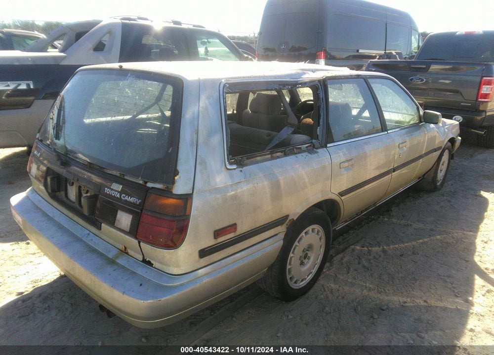1990 TOYOTA CAMRY LE VIN: JT2VV22W4L0124497