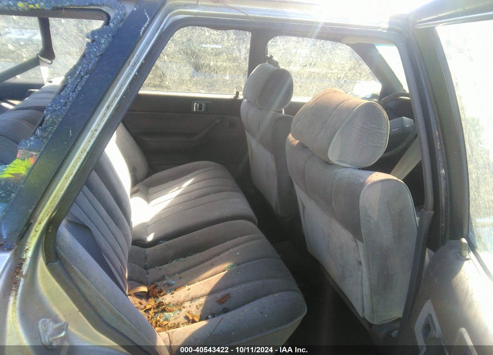 1990 TOYOTA CAMRY LE VIN: JT2VV22W4L0124497
