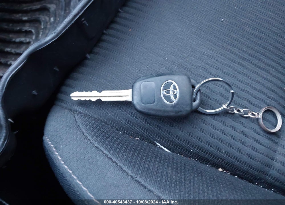 2014 TOYOTA RAV4 XLE VIN: JTMRFREV4ED068719