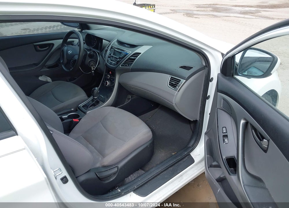 2015 HYUNDAI ELANTRA SE VIN: 5NPDH4AE0FH647893
