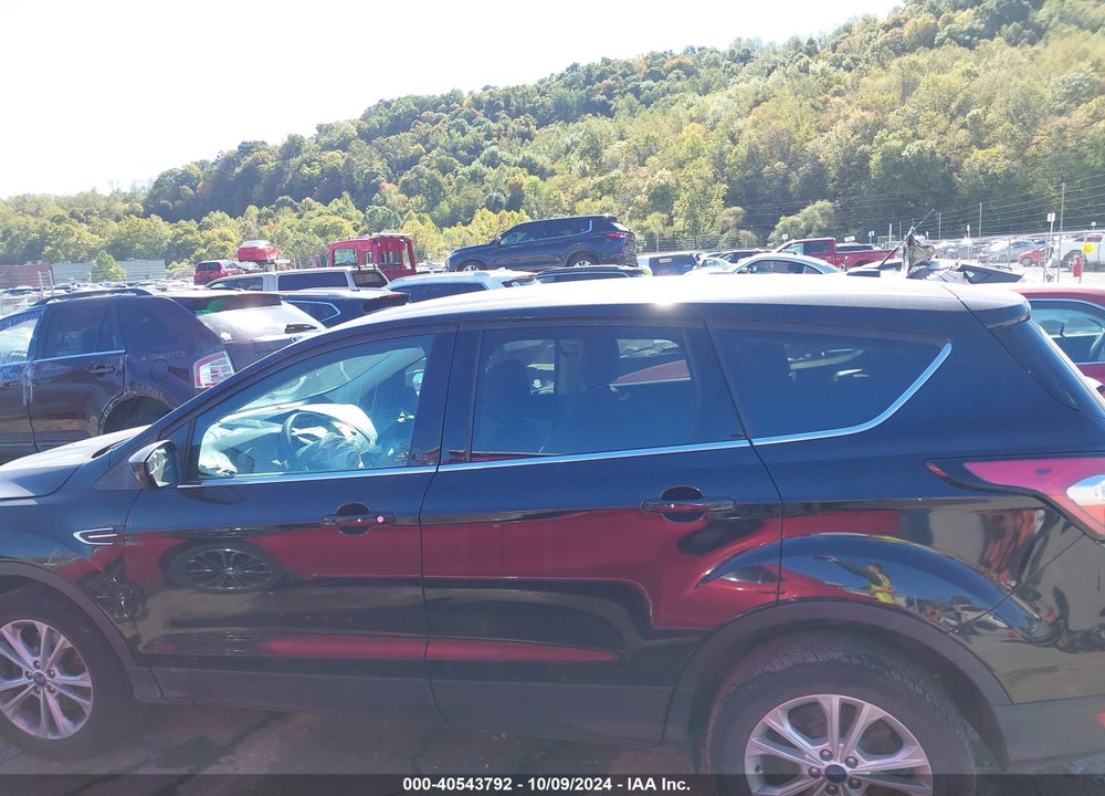 2017 FORD ESCAPE SE VIN: 1FMCU9GD9HUC58192