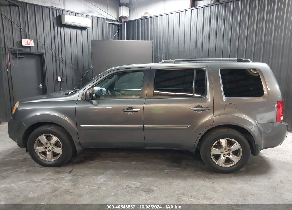 2011 HONDA PILOT EX-L VIN: 5FNYF4H55BB005837