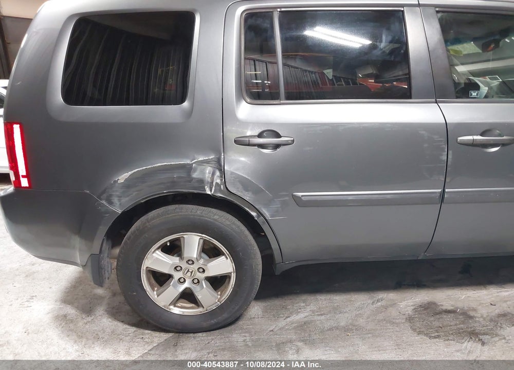 2011 HONDA PILOT EX-L VIN: 5FNYF4H55BB005837