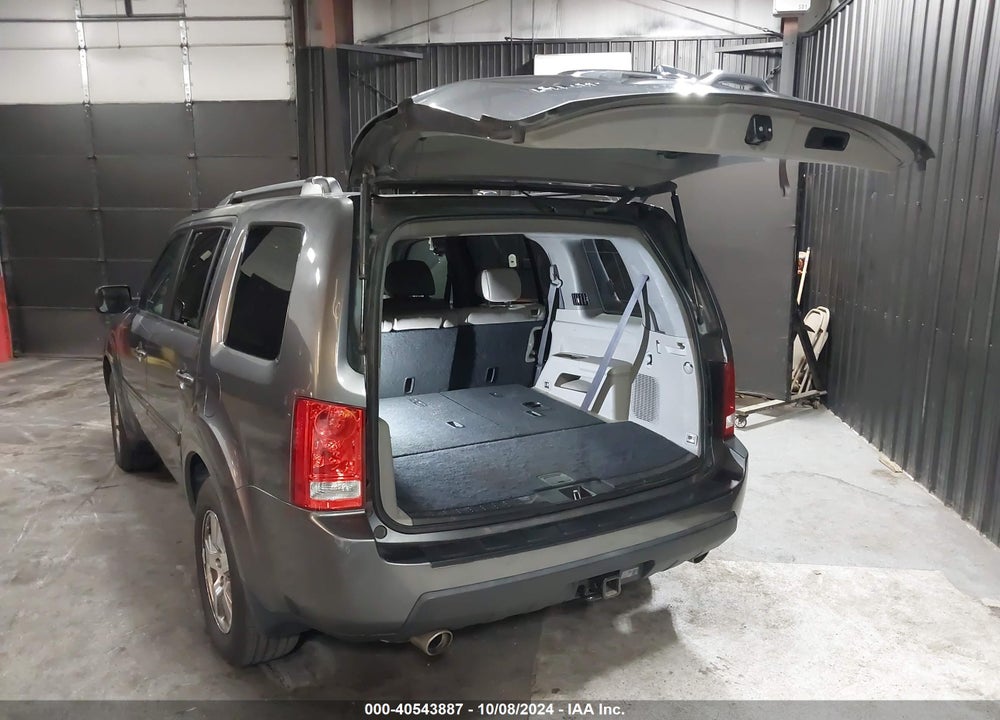 2011 HONDA PILOT EX-L VIN: 5FNYF4H55BB005837