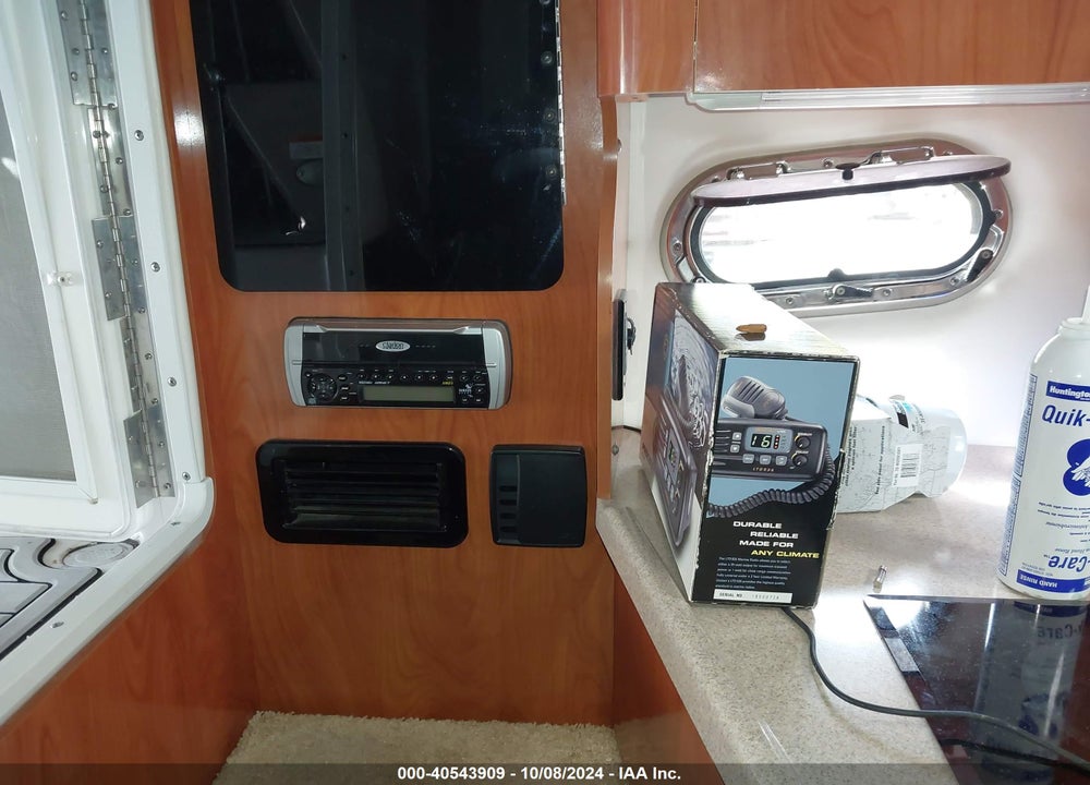2005 FOUR WINNS BOAT AND TRAILER VIN: GFNCC107L405