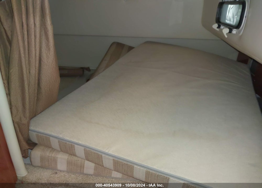 2005 FOUR WINNS BOAT AND TRAILER VIN: GFNCC107L405