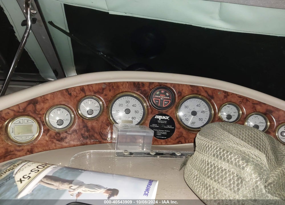 2005 FOUR WINNS BOAT AND TRAILER VIN: GFNCC107L405