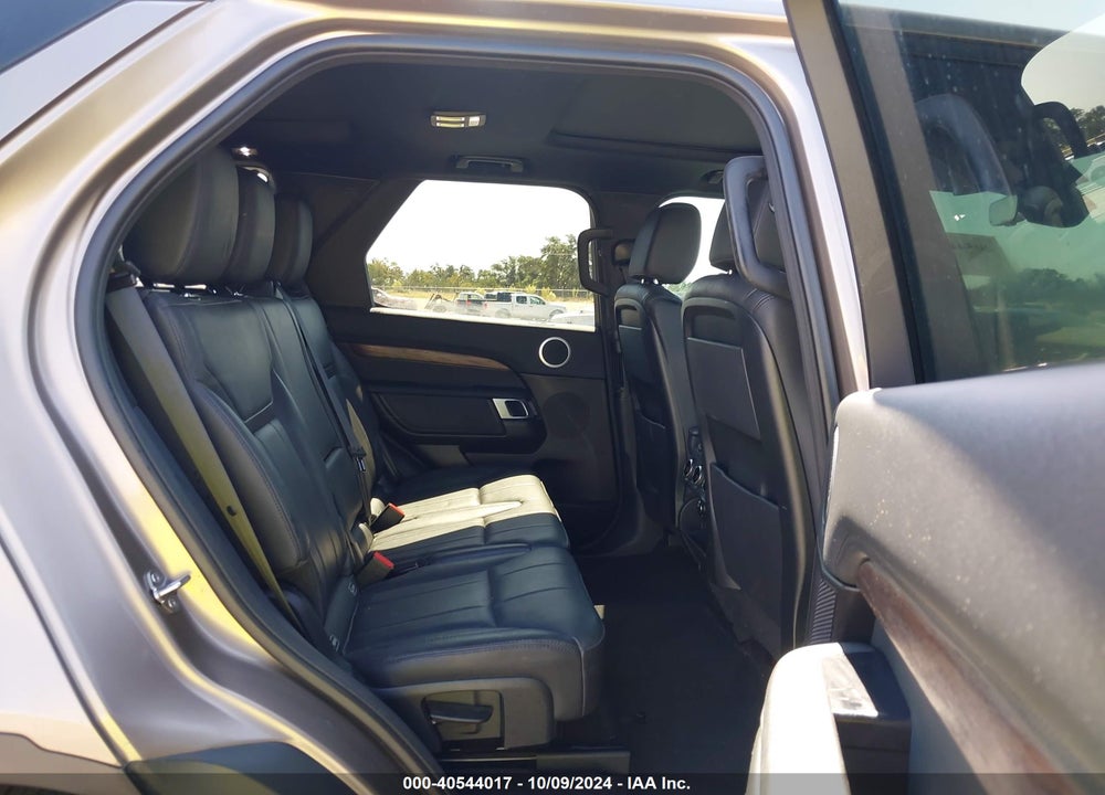 2017 LAND ROVER DISCOVERY HSE VIN: SALRRBBV0HA011578