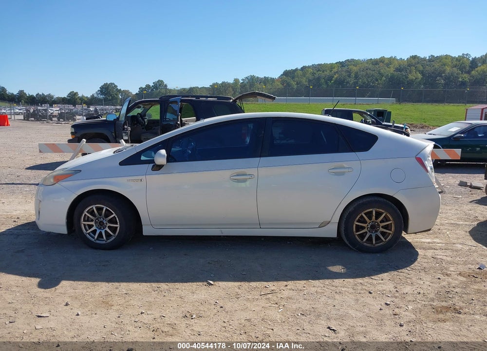 2011 TOYOTA PRIUS FOUR VIN: JTDKN3DUXB1365811