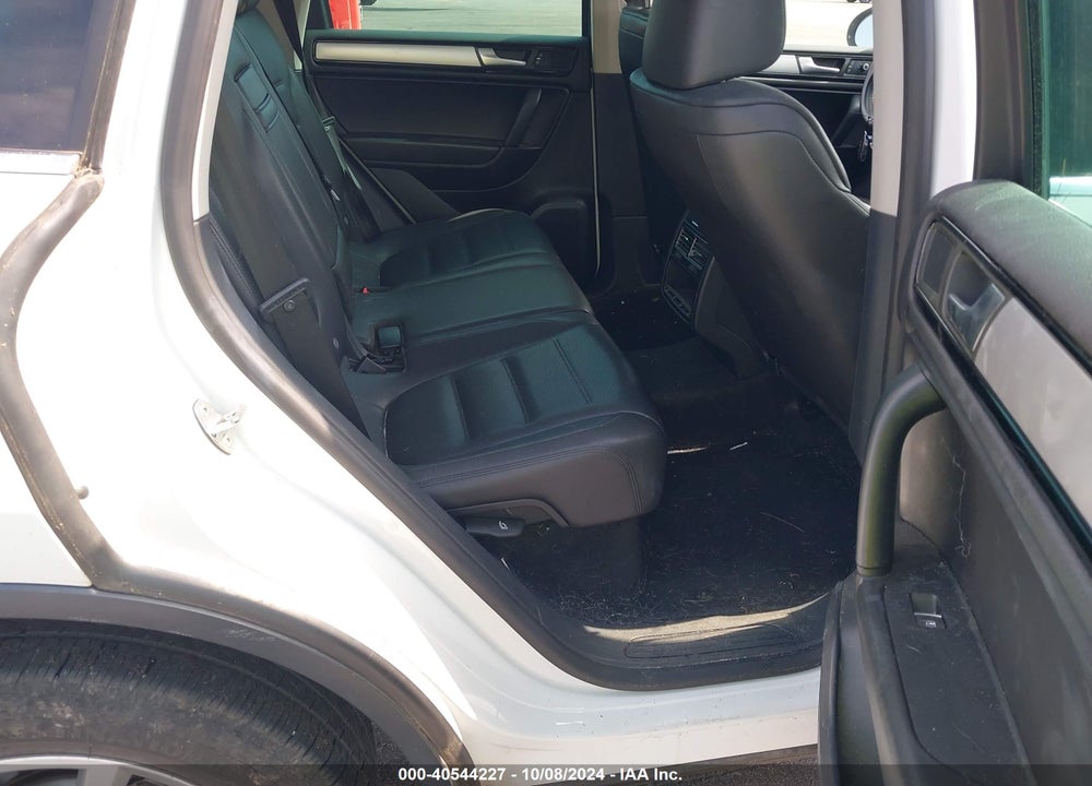 2014 VOLKSWAGEN TOUAREG 3.6L SPORT VIN: WVGEF9BP3ED005630