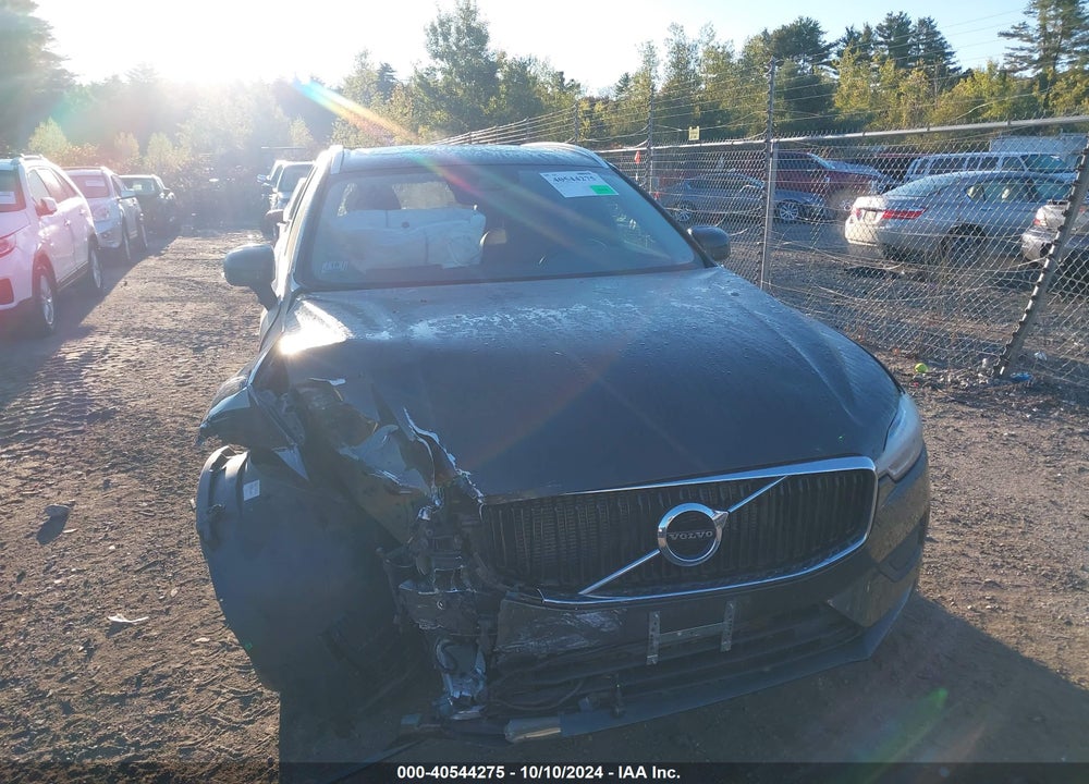 2018 VOLVO XC60 T5 MOMENTUM VIN: YV4102RK4J1021009