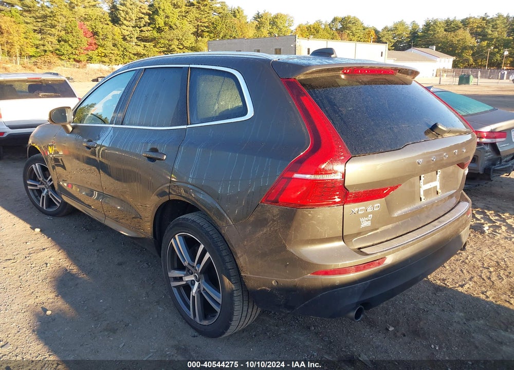 2018 VOLVO XC60 T5 MOMENTUM VIN: YV4102RK4J1021009