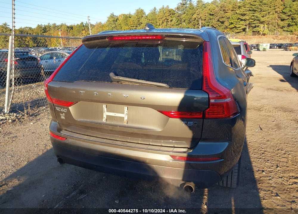 2018 VOLVO XC60 T5 MOMENTUM VIN: YV4102RK4J1021009