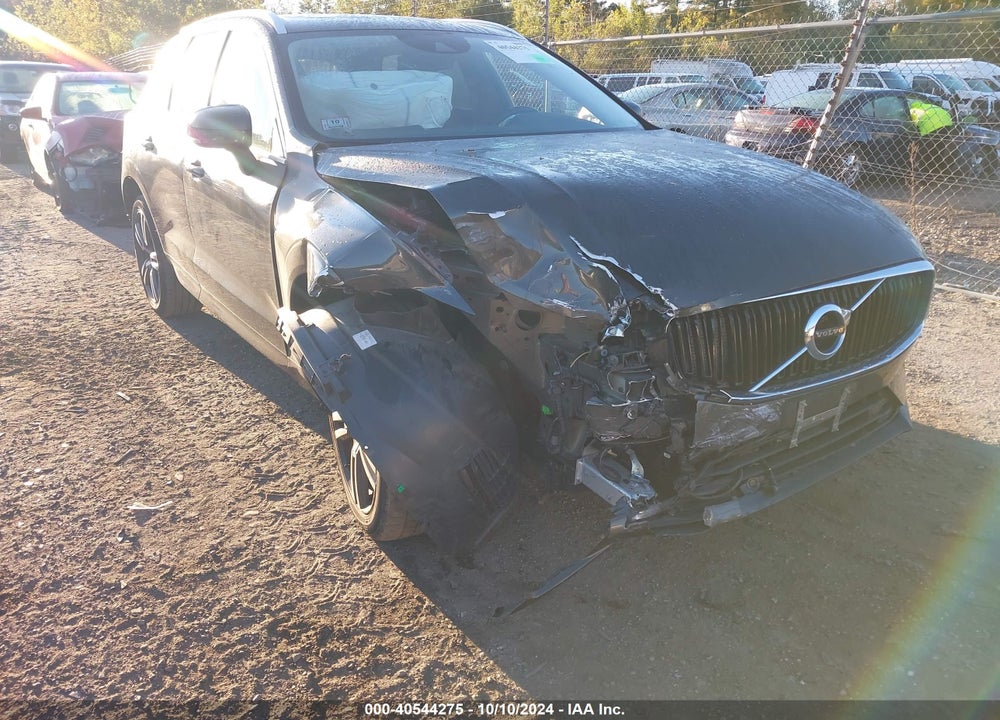 2018 VOLVO XC60 T5 MOMENTUM VIN: YV4102RK4J1021009