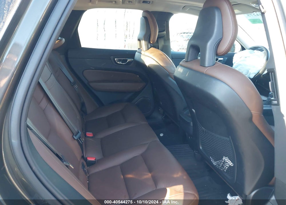 2018 VOLVO XC60 T5 MOMENTUM VIN: YV4102RK4J1021009