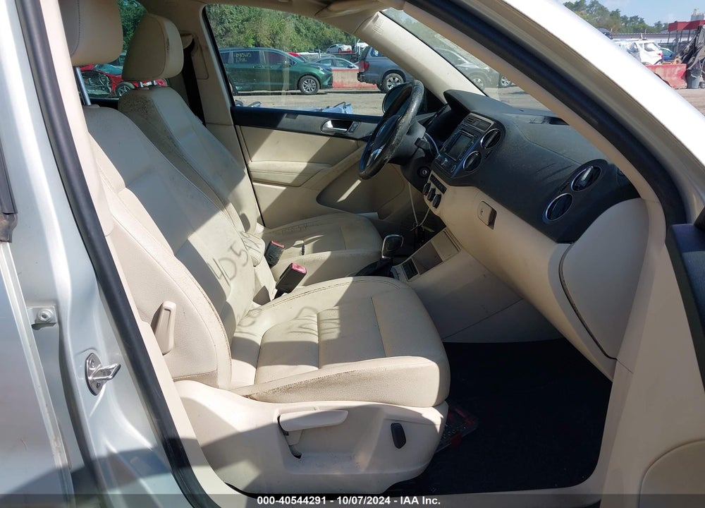 2013 VOLKSWAGEN TIGUAN SE VIN: WVGAV3AXXDW624468