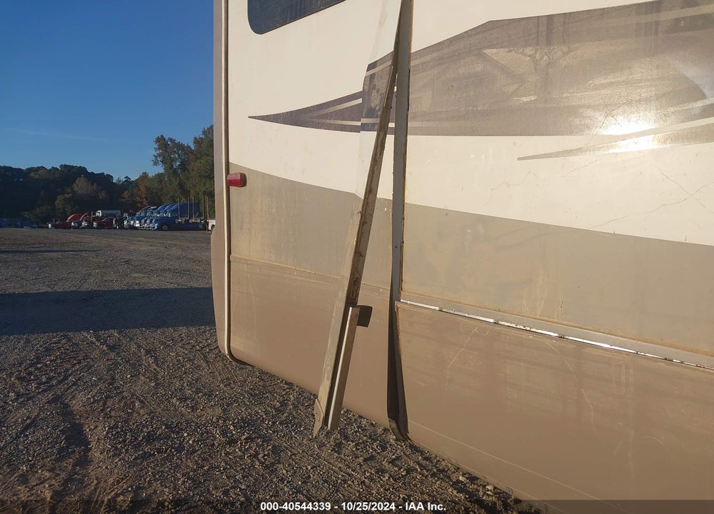 2014 FOREST RIVER 36 CKTS VIN: 4X4FCRM20E5209312