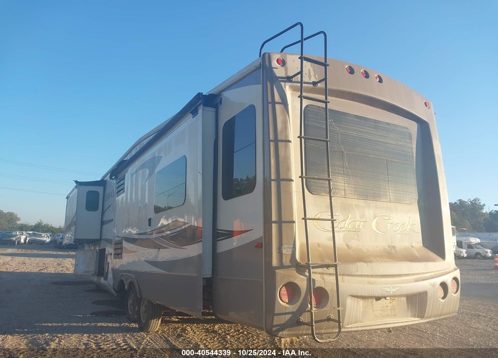 2014 FOREST RIVER 36 CKTS VIN: 4X4FCRM20E5209312