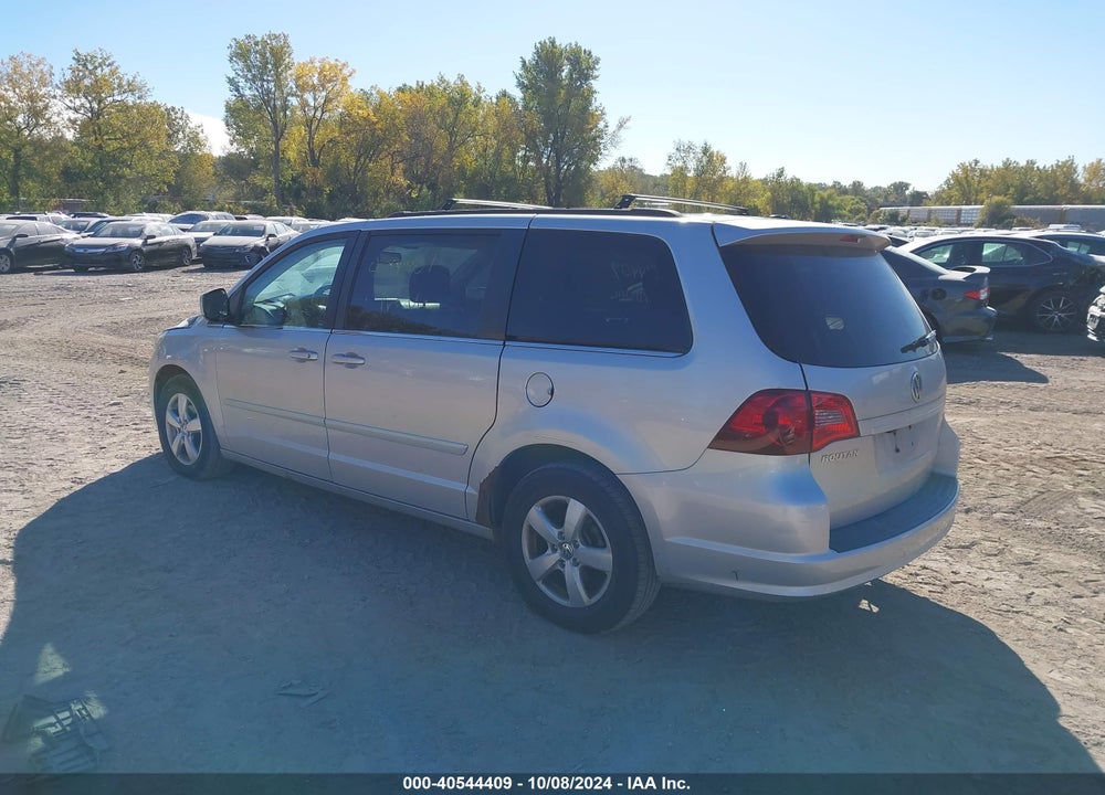 2011 VOLKSWAGEN ROUTAN SE VIN: 2V4RW3DG1BR717598