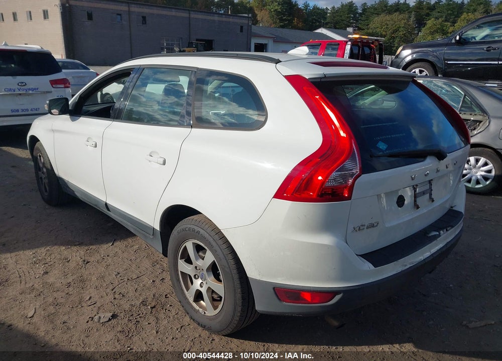 2011 VOLVO XC60 3.2 VIN: YV4940DL2B2171076