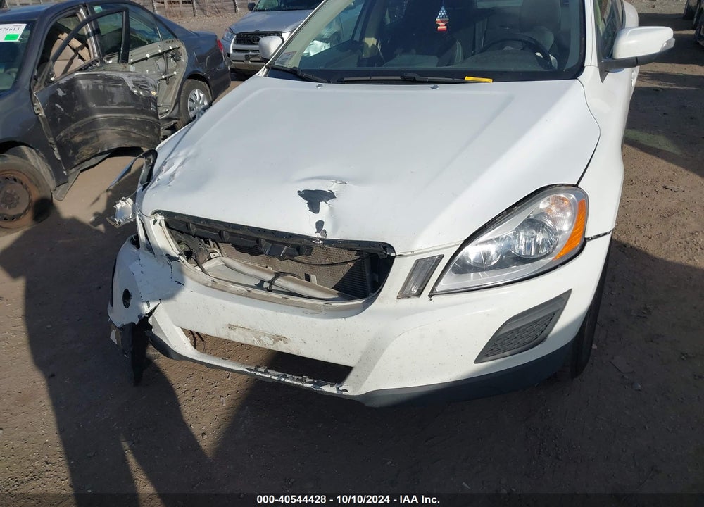 2011 VOLVO XC60 3.2 VIN: YV4940DL2B2171076
