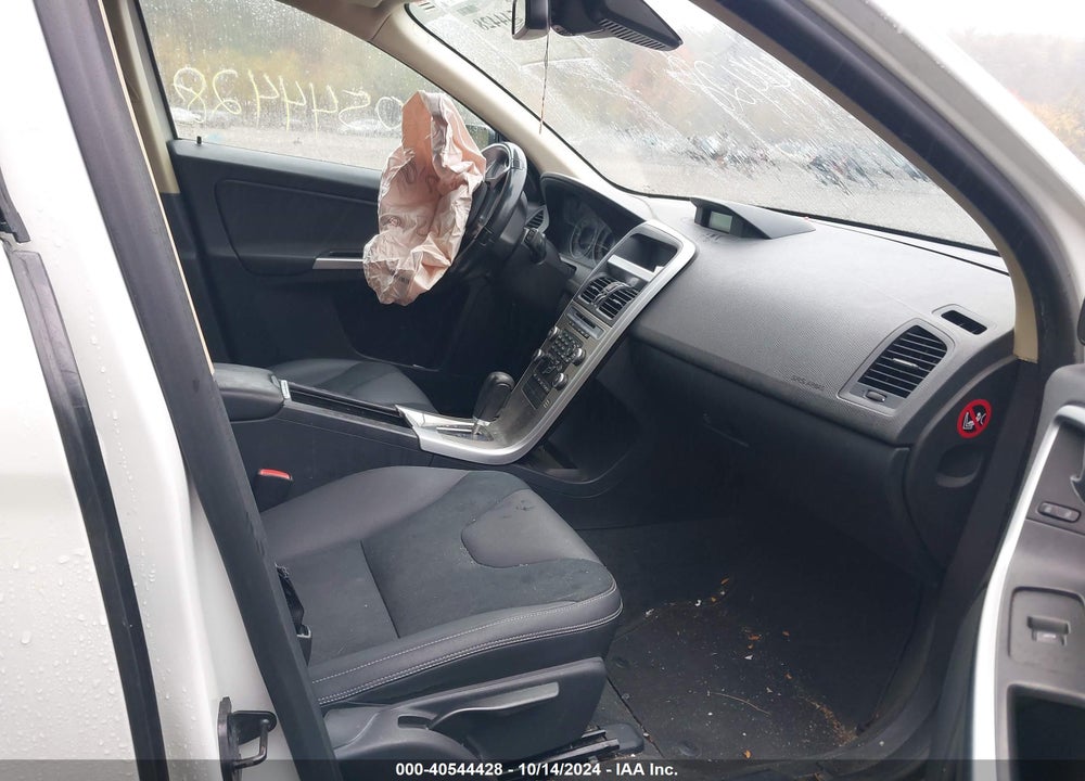 2011 VOLVO XC60 3.2 VIN: YV4940DL2B2171076