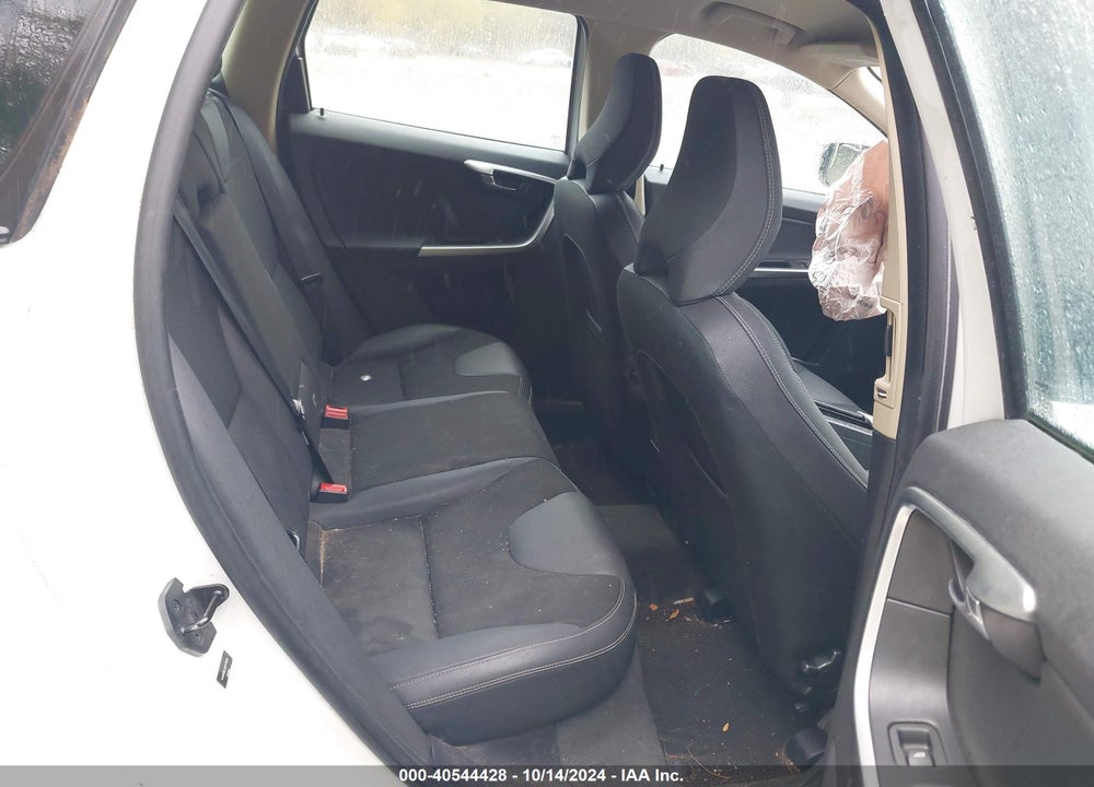 2011 VOLVO XC60 3.2 VIN: YV4940DL2B2171076