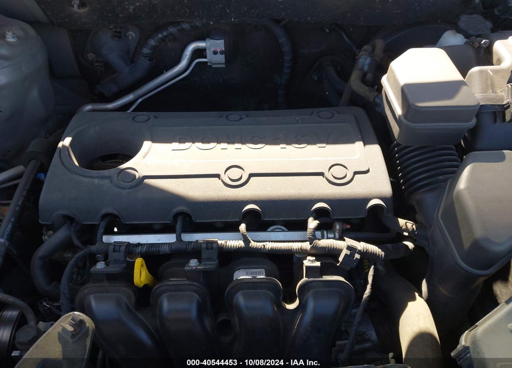 2011 KIA SORENTO LX VIN: 5XYKTCA16BG072584