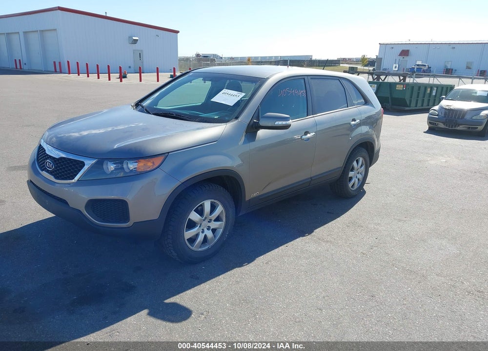 2011 KIA SORENTO LX VIN: 5XYKTCA16BG072584