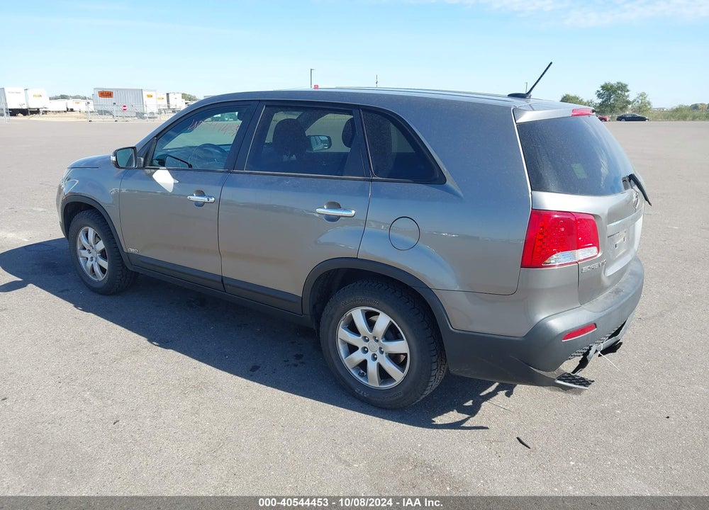2011 KIA SORENTO LX VIN: 5XYKTCA16BG072584