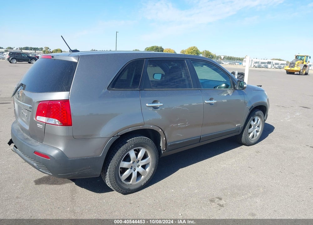 2011 KIA SORENTO LX VIN: 5XYKTCA16BG072584